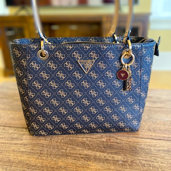 Guess Handbag NWOT Released 2024 - Picture 7 of 15